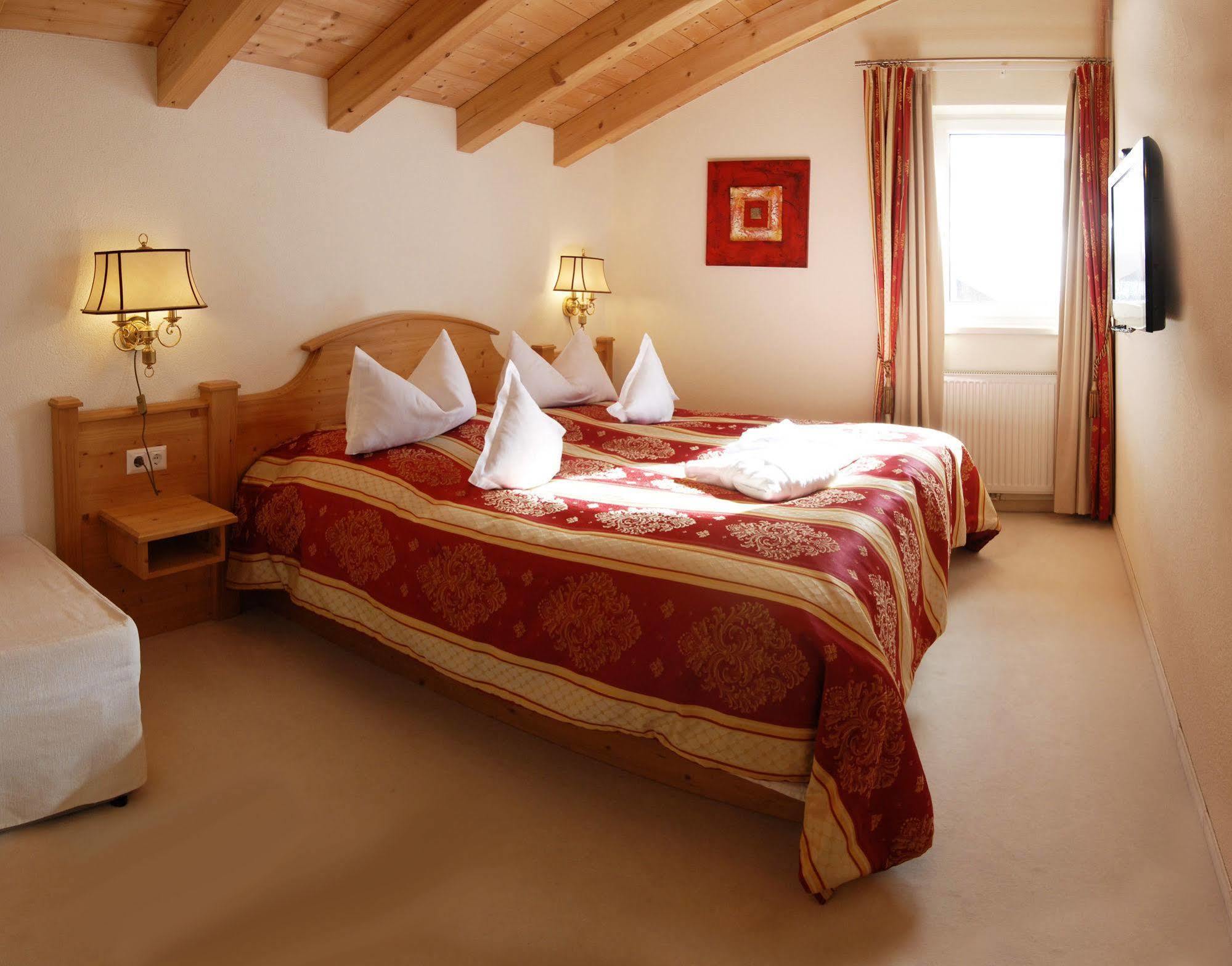 Hotel Berghof Nauders Bagian luar foto