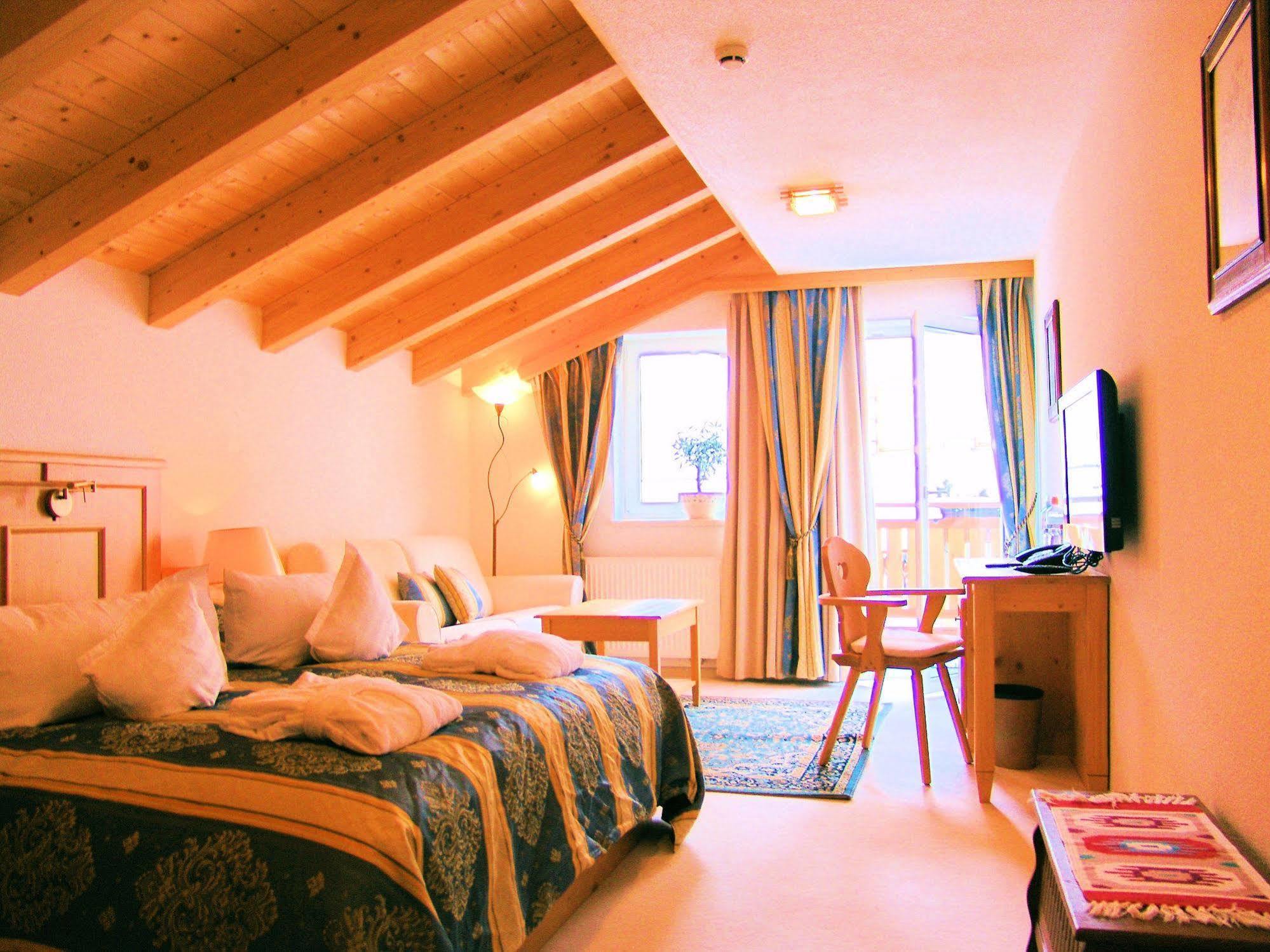 Hotel Berghof Nauders Bagian luar foto