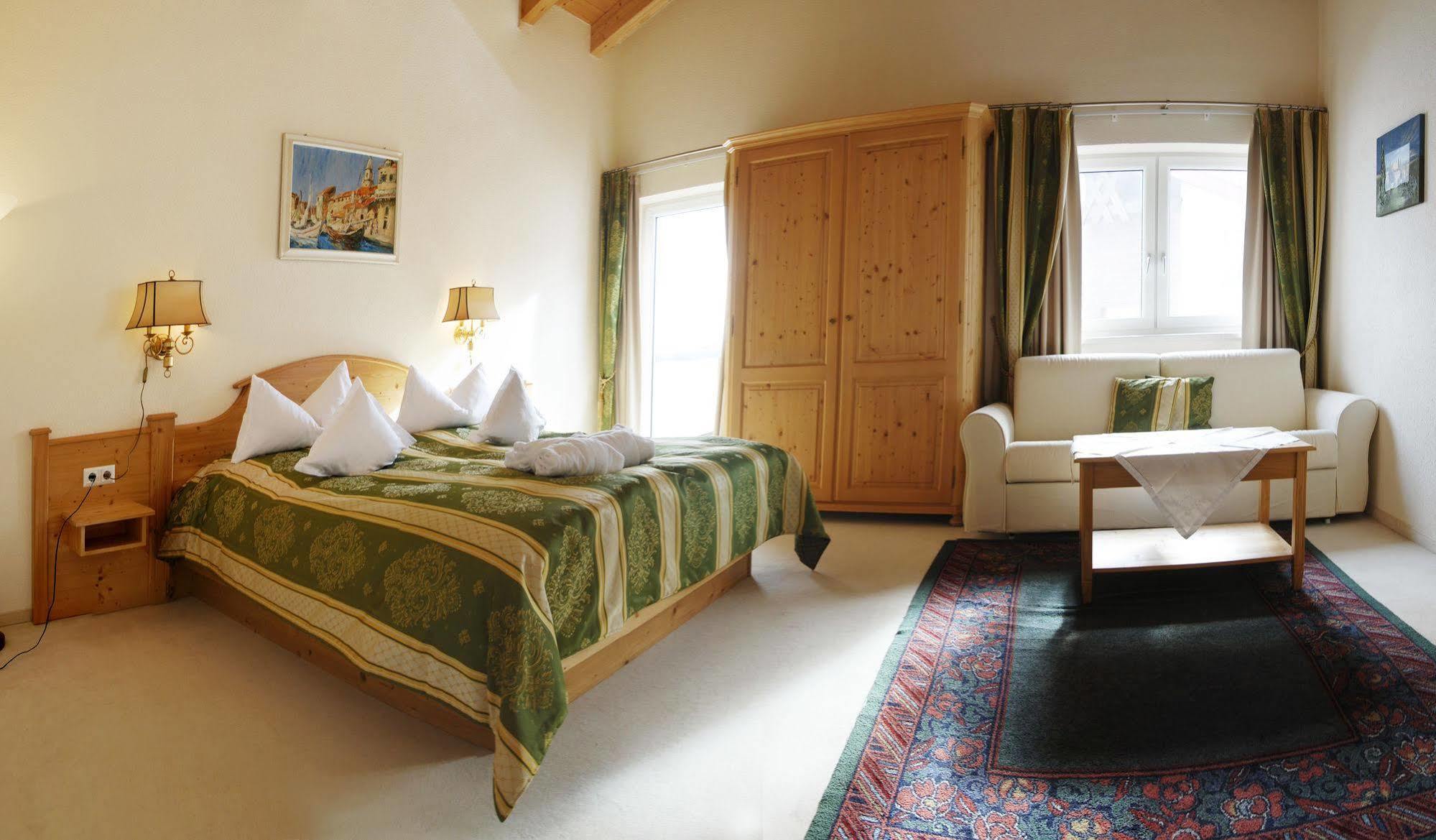 Hotel Berghof Nauders Bagian luar foto